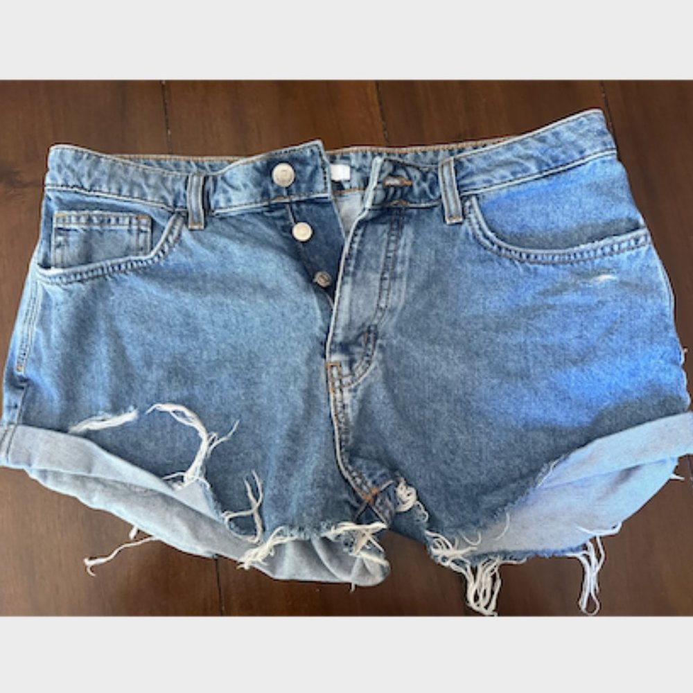 Light Wash Daisy Duke Jean Shorts